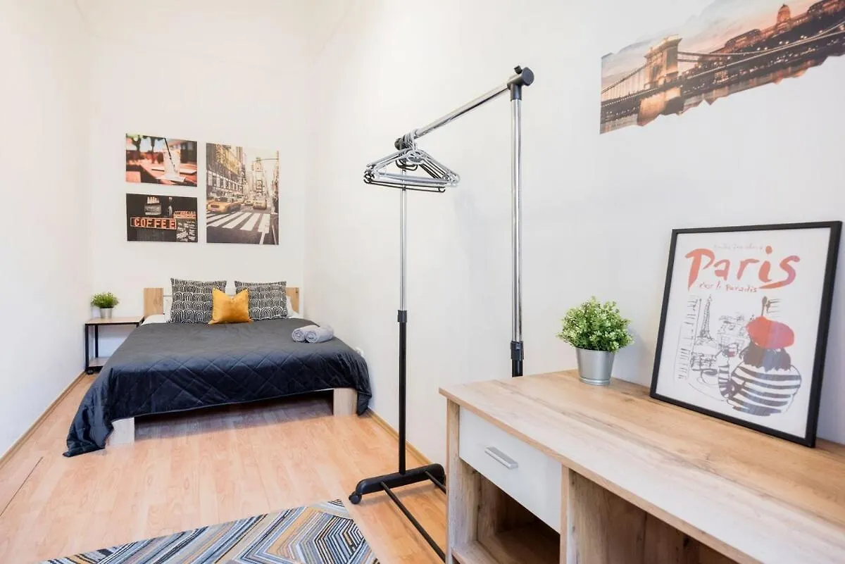 Mh008-Secluded Spacious Oasis-Best Location In Downtown Budapest Lejlighed
