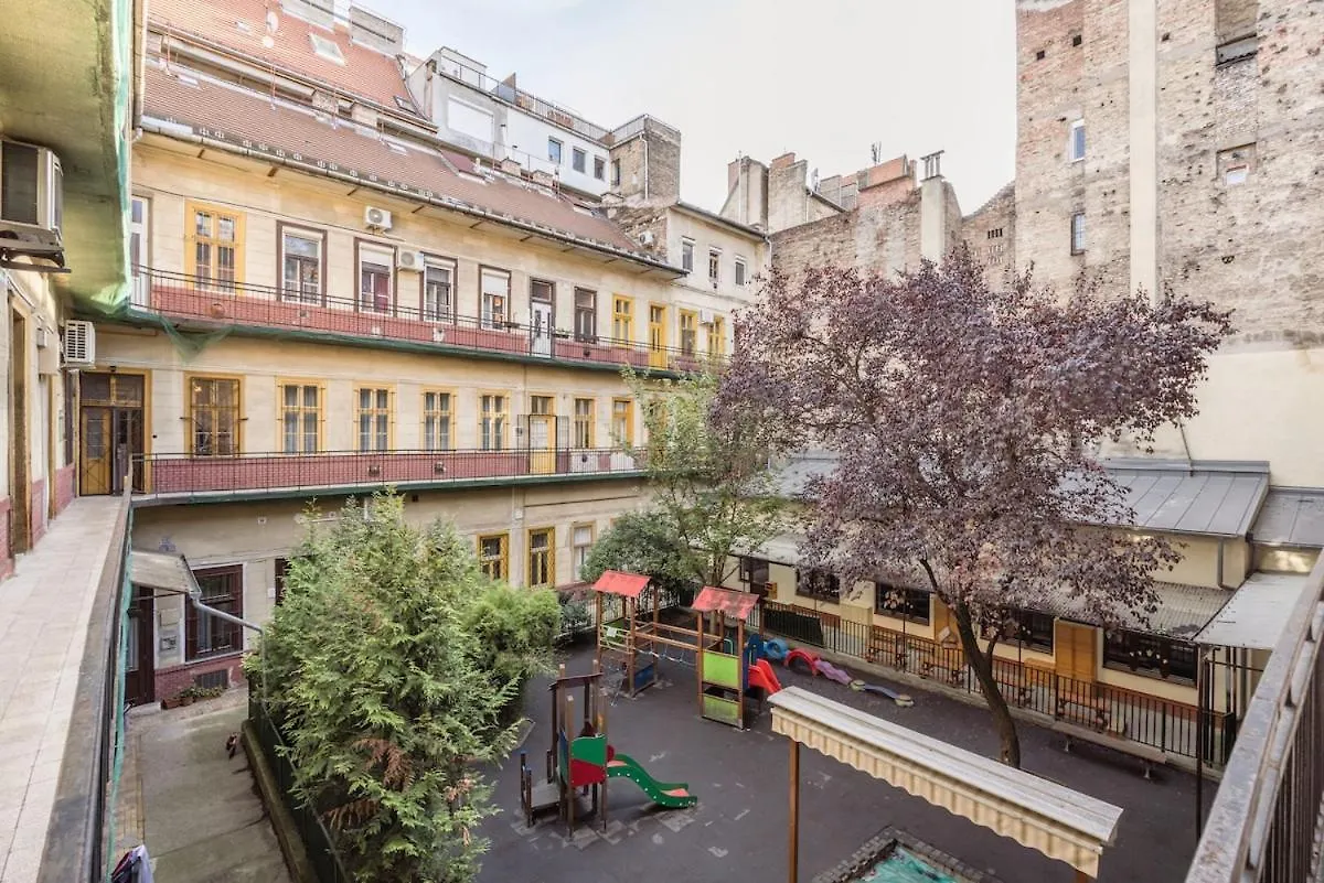 Lejlighed Mh008-Secluded Spacious Oasis-Best Location In Downtown Budapest