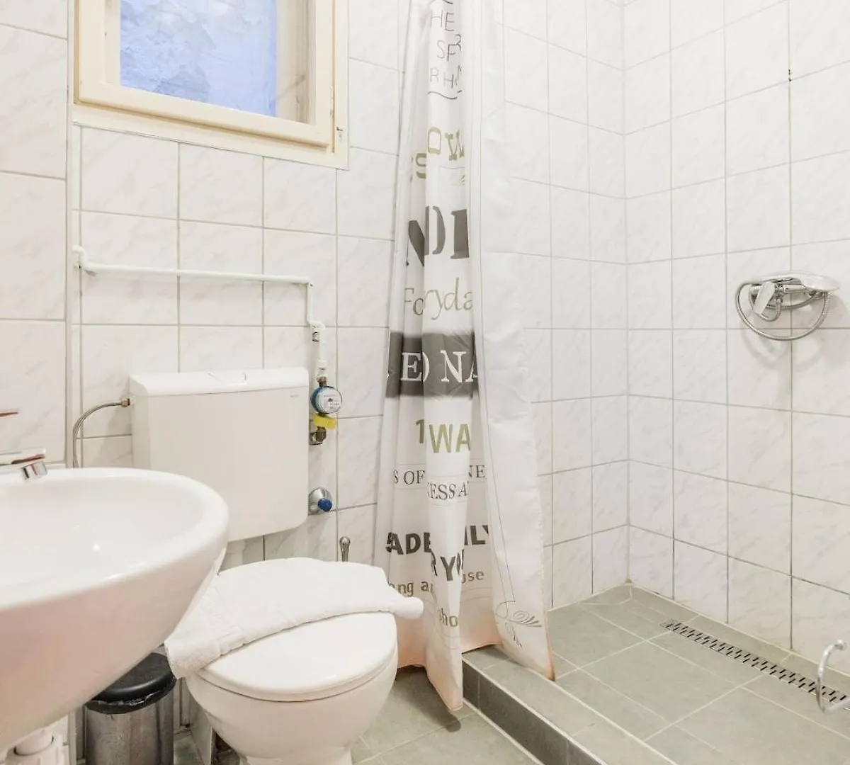 Mh008-Secluded Spacious Oasis-Best Location In Downtown Budapest 0*,