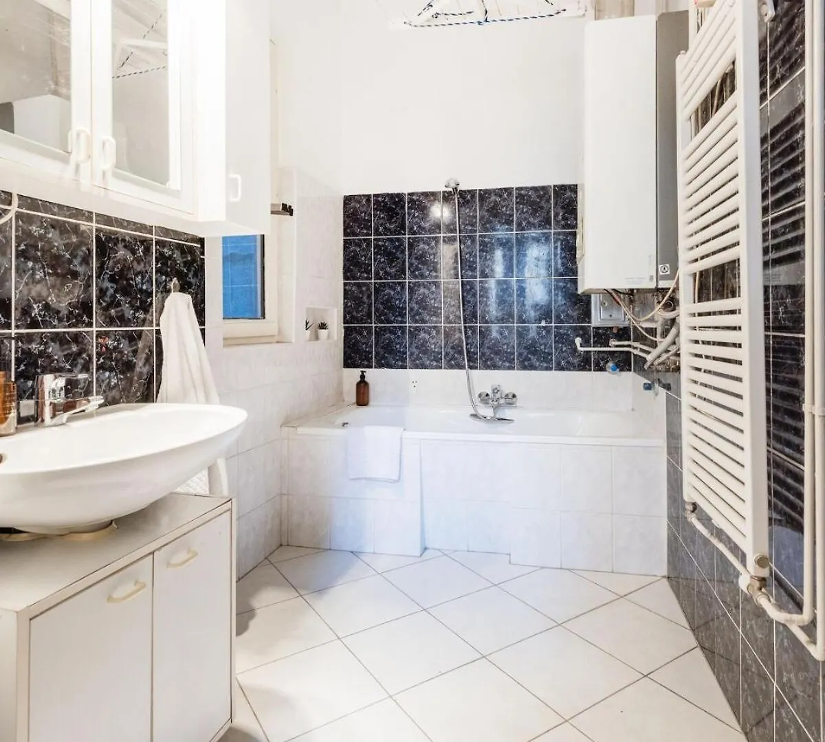 Mh008-Secluded Spacious Oasis-Best Location In Downtown Budapest