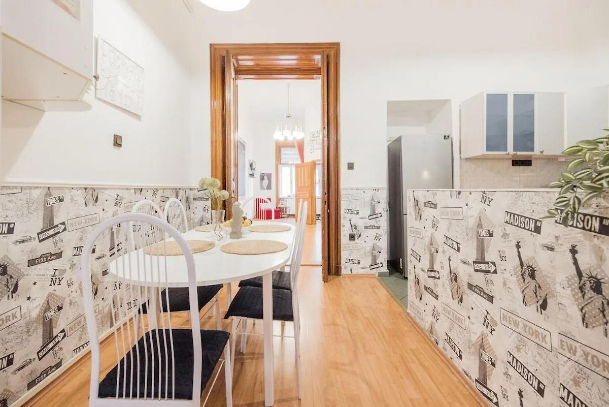 Apartment Mh008-Secluded Spacious Oasis-Best Location In Downtown Budapest Hungary