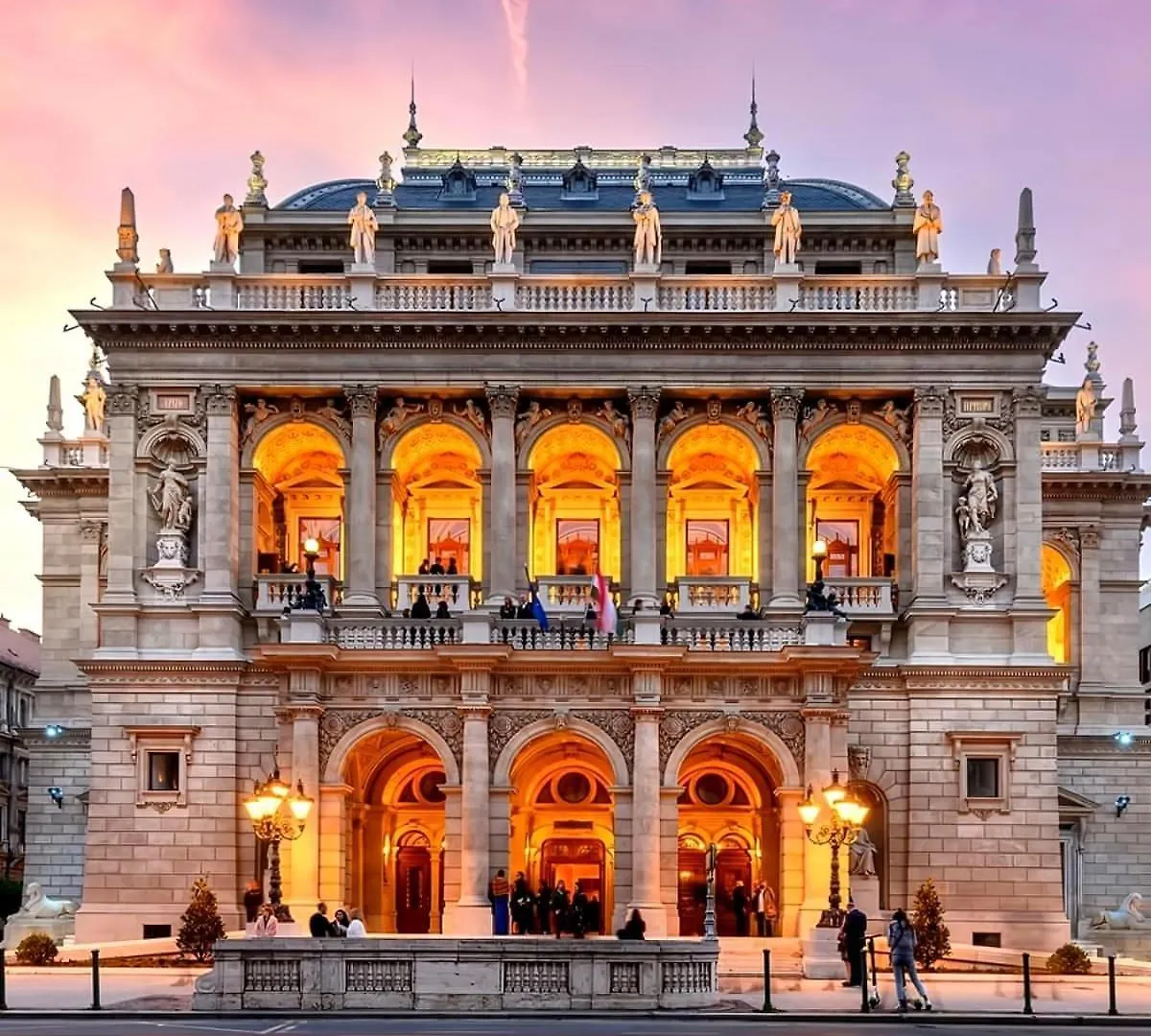 Mh008-Secluded Spacious Oasis-Best Location In Downtown Budapest Apartment