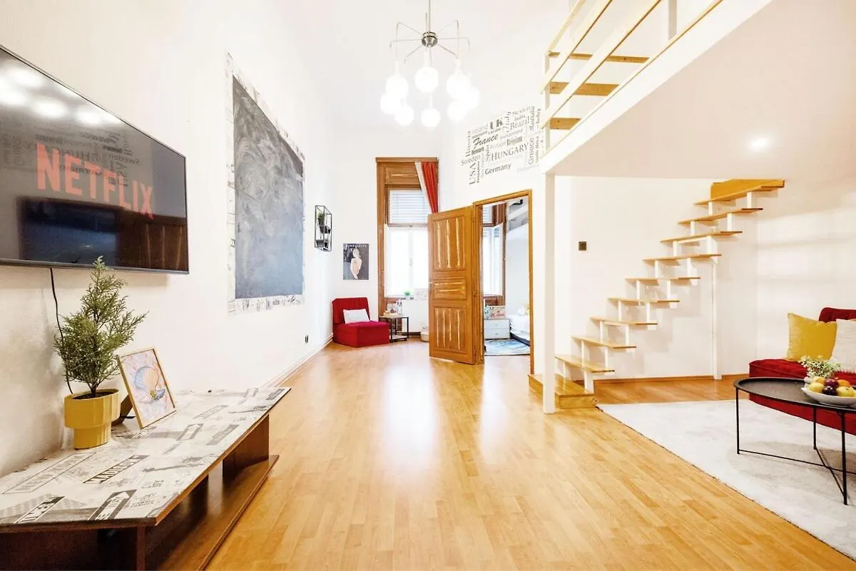 Apartment Mh008-Secluded Spacious Oasis-Best Location In Downtown Budapest