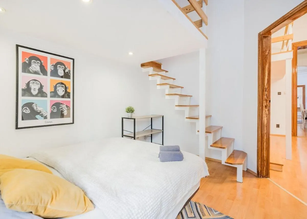 Apartment Mh008-Secluded Spacious Oasis-Best Location In Downtown Budapest